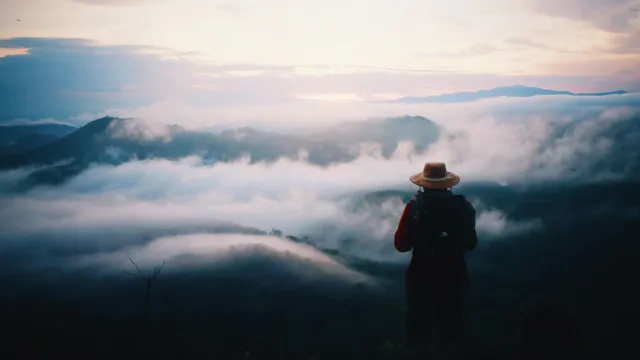 អ្នករាល់គ្នាជាពន្លឺ