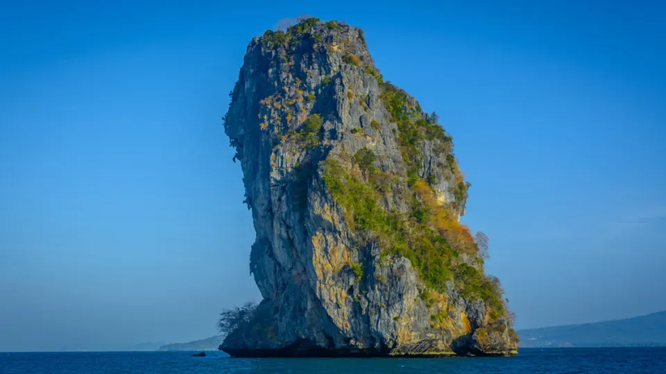 កុំ​ងាក​បែរ